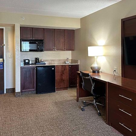 Comfort Suites Airport Шарлотт Экстерьер фото