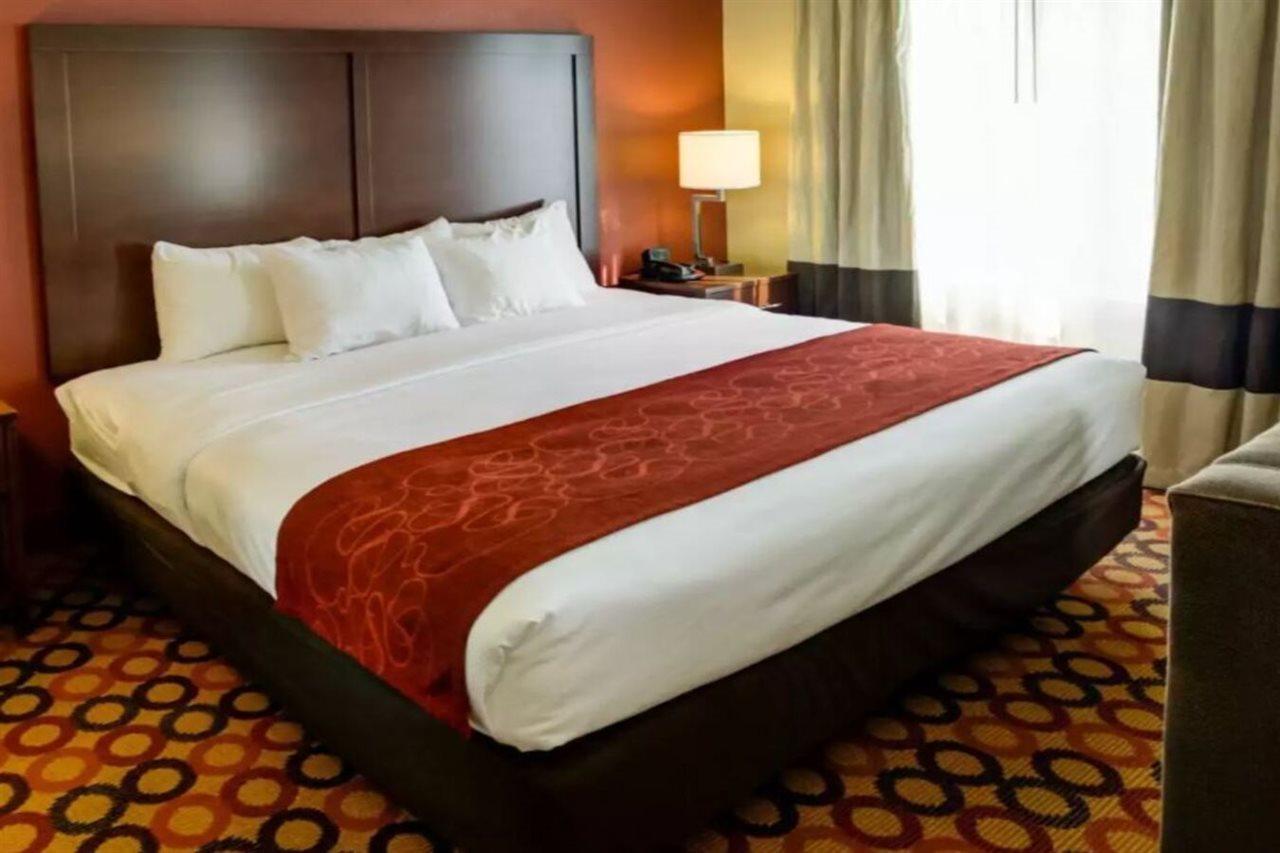 Comfort Suites Airport Шарлотт Экстерьер фото