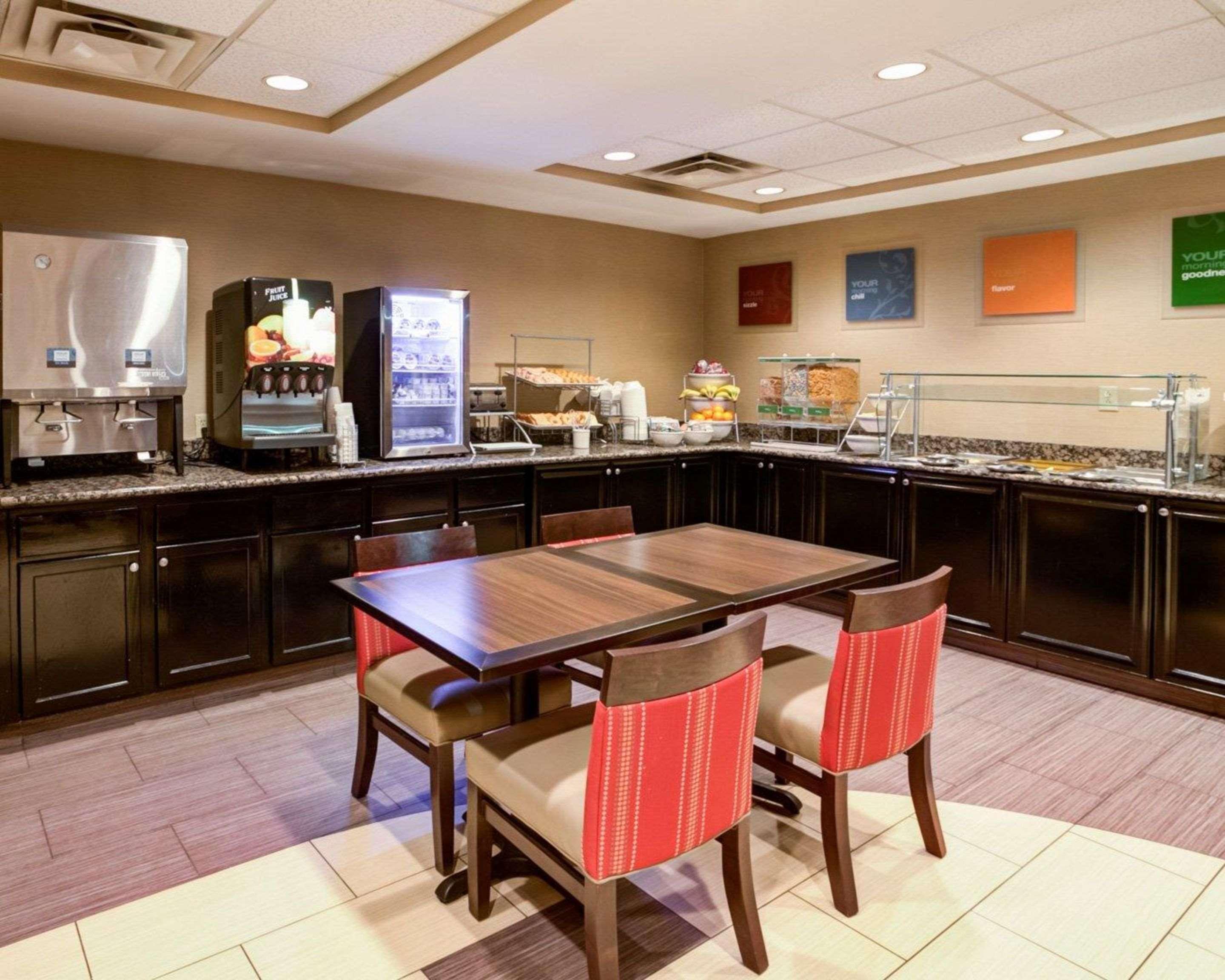 Comfort Suites Airport Шарлотт Экстерьер фото