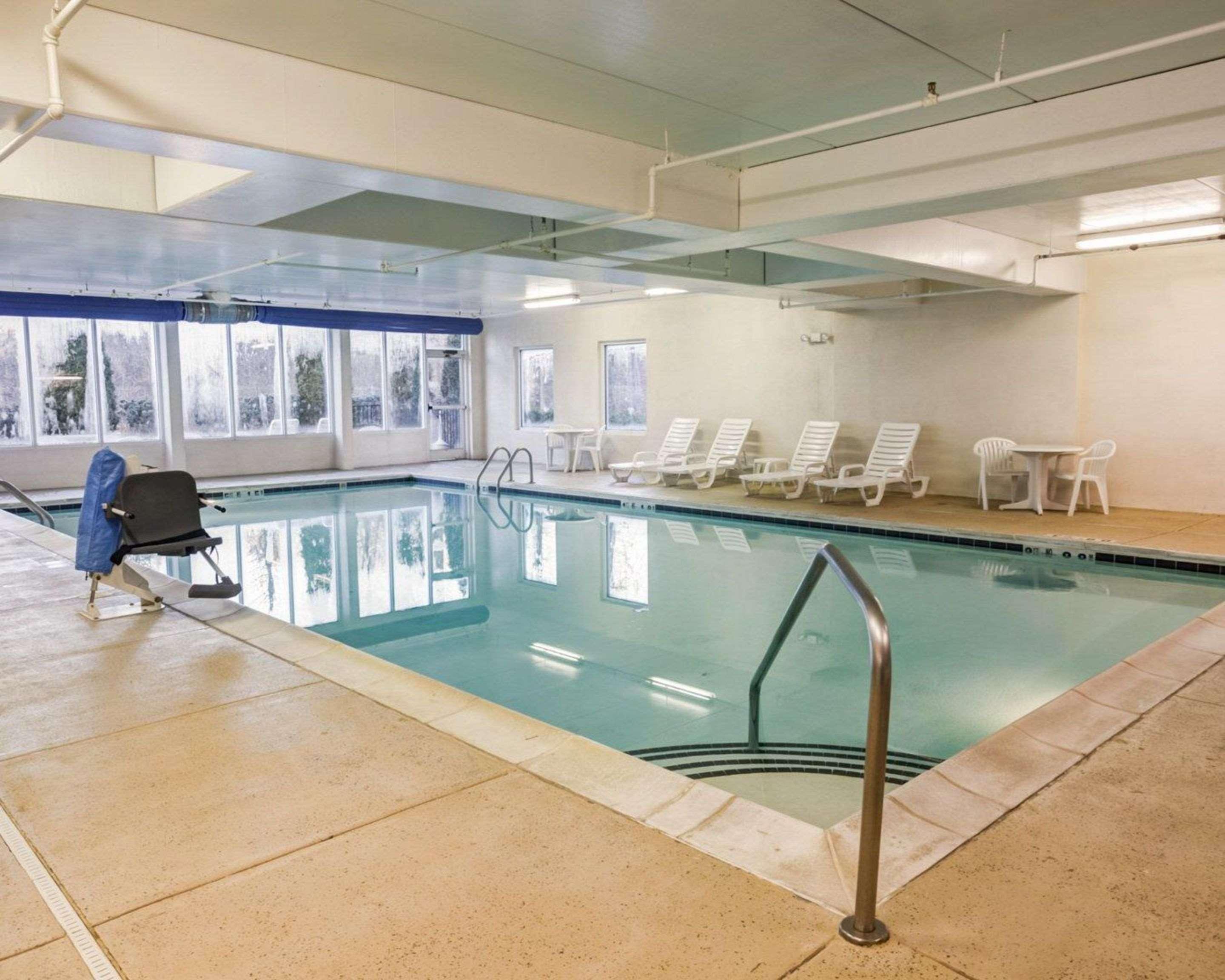Comfort Suites Airport Шарлотт Экстерьер фото