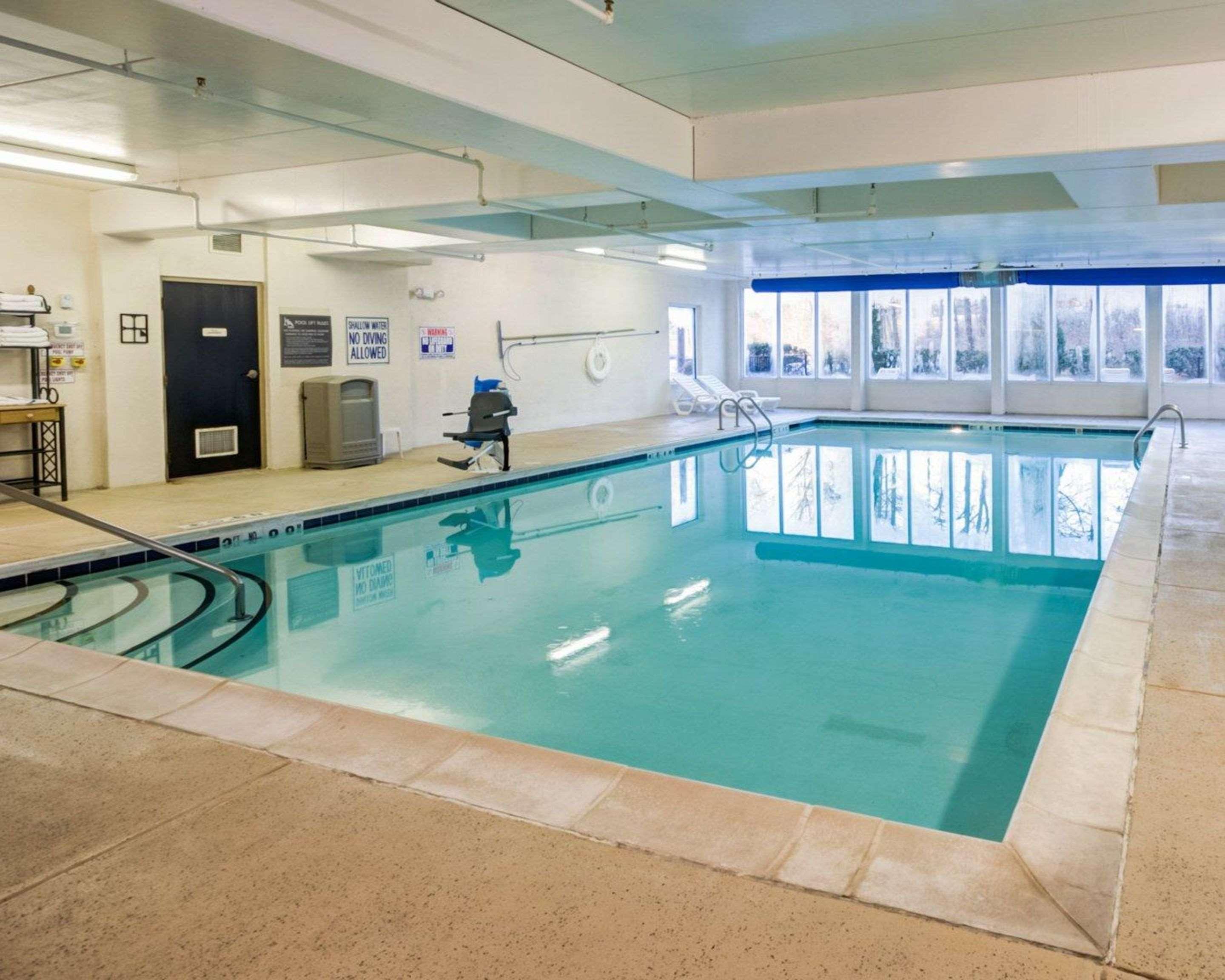 Comfort Suites Airport Шарлотт Экстерьер фото