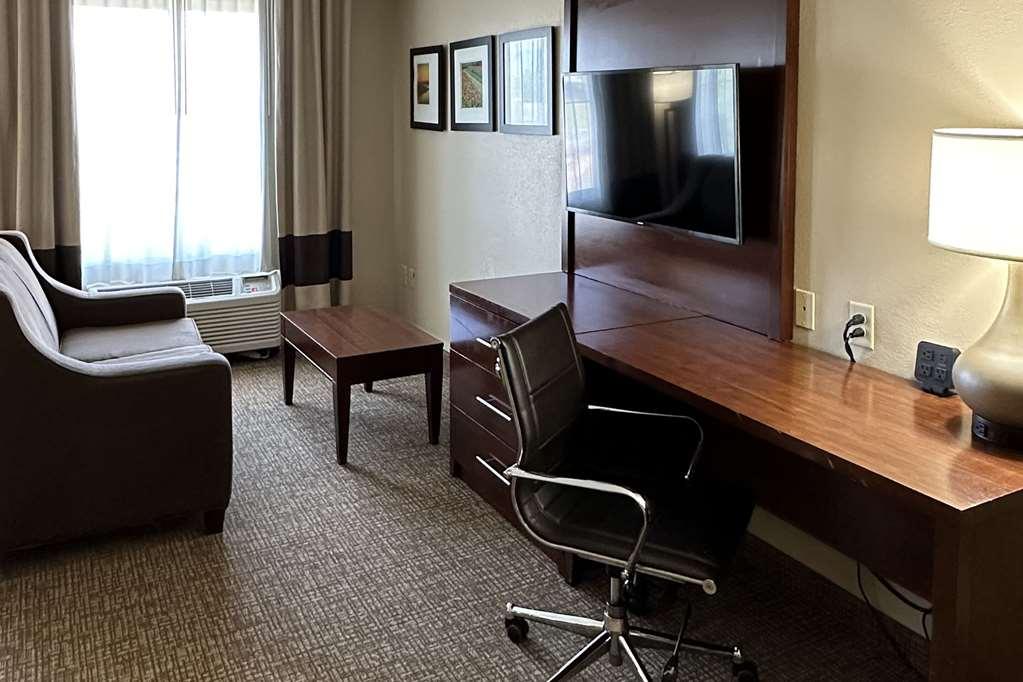 Comfort Suites Airport Шарлотт Номер фото