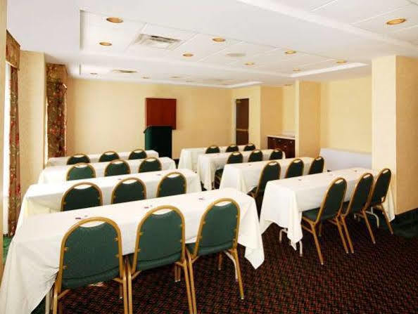 Comfort Suites Airport Шарлотт Экстерьер фото