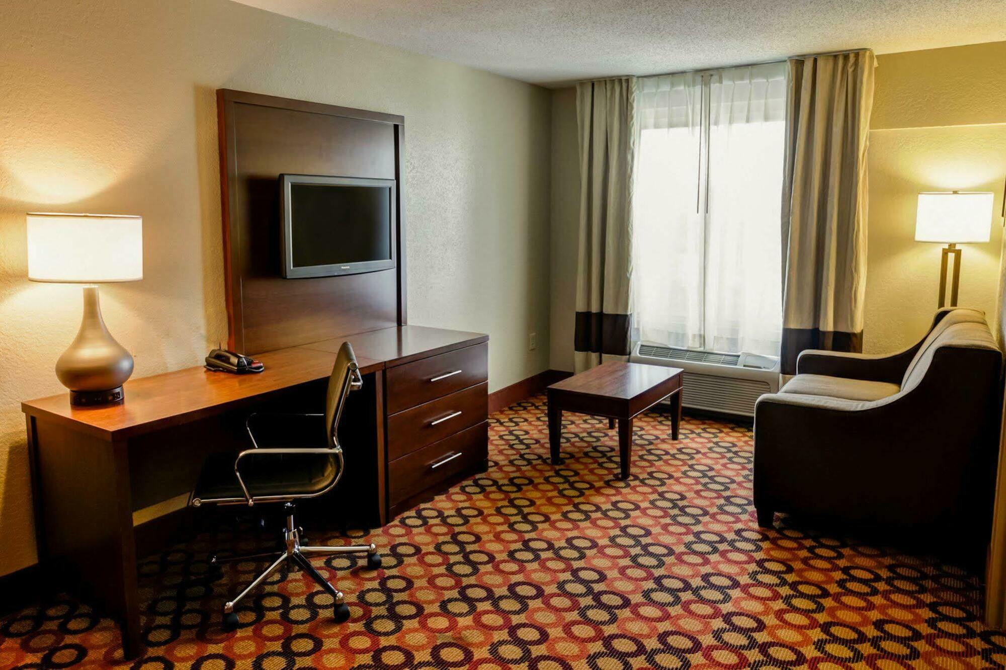 Comfort Suites Airport Шарлотт Экстерьер фото