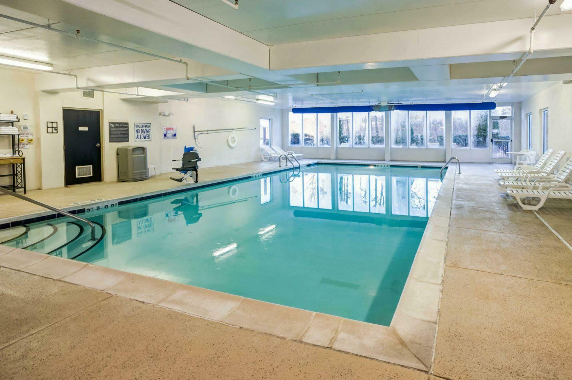 Comfort Suites Airport Шарлотт Экстерьер фото