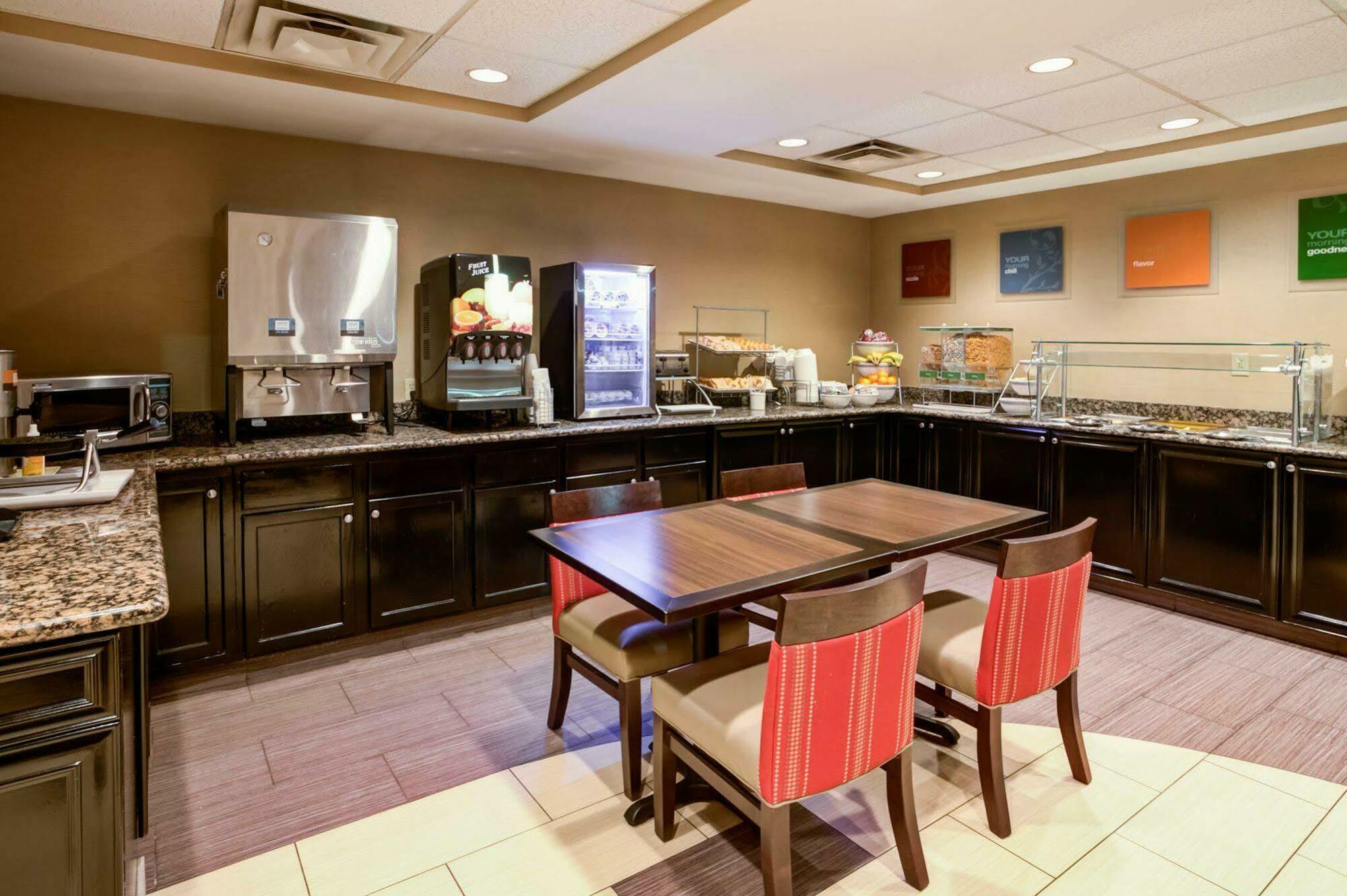 Comfort Suites Airport Шарлотт Экстерьер фото