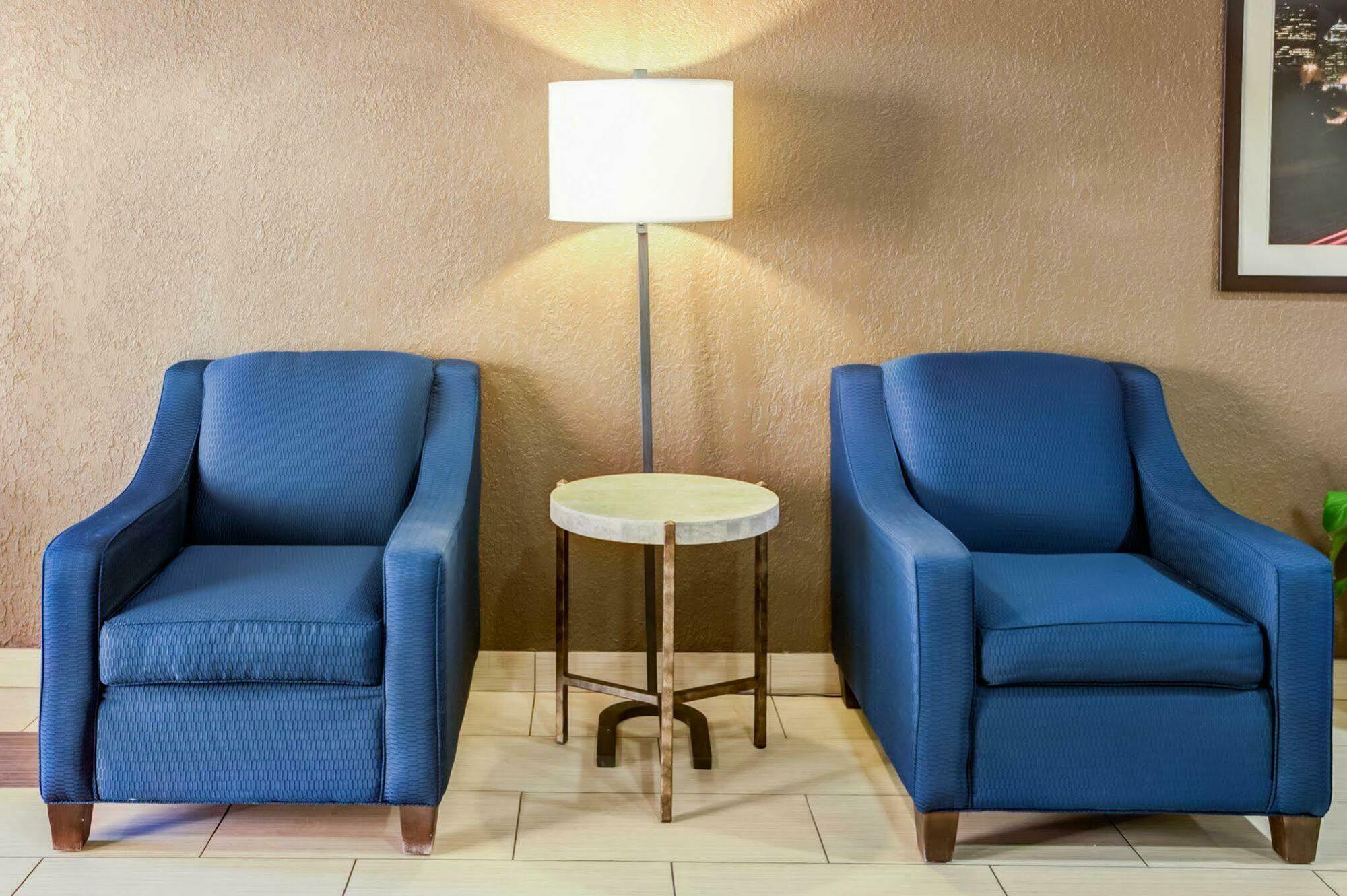 Comfort Suites Airport Шарлотт Экстерьер фото